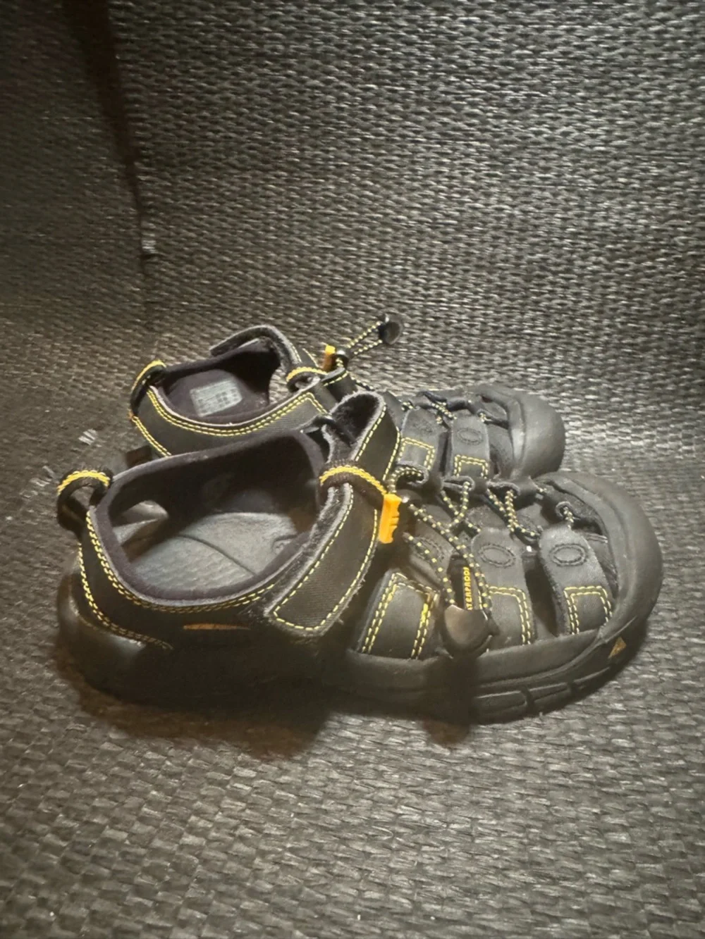 Keen sturdy closed